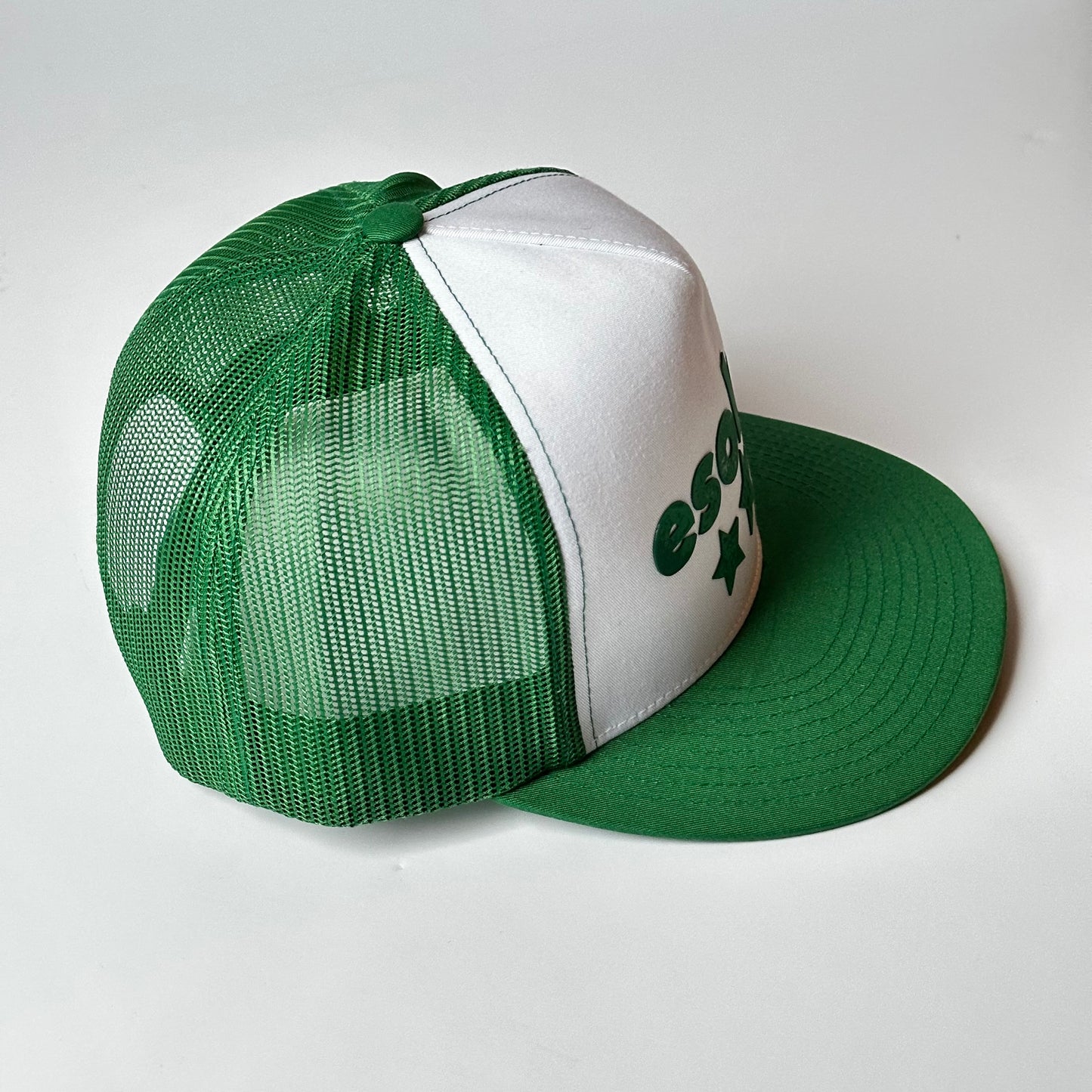 ESOKIO Kelly/ White Trucker SNAPBACK