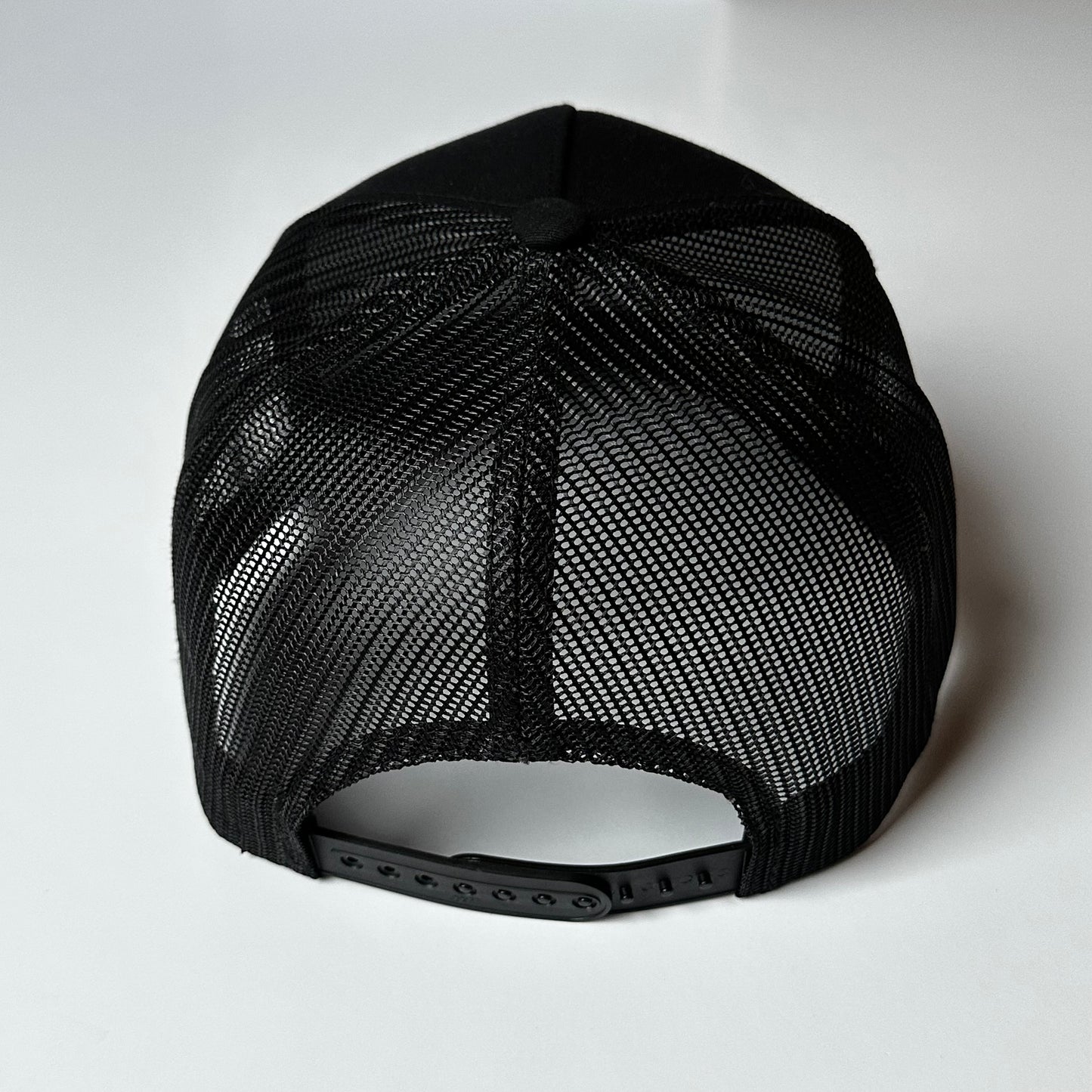 ESOKIO Black/ Red/ Black Trucker SNAPBACK