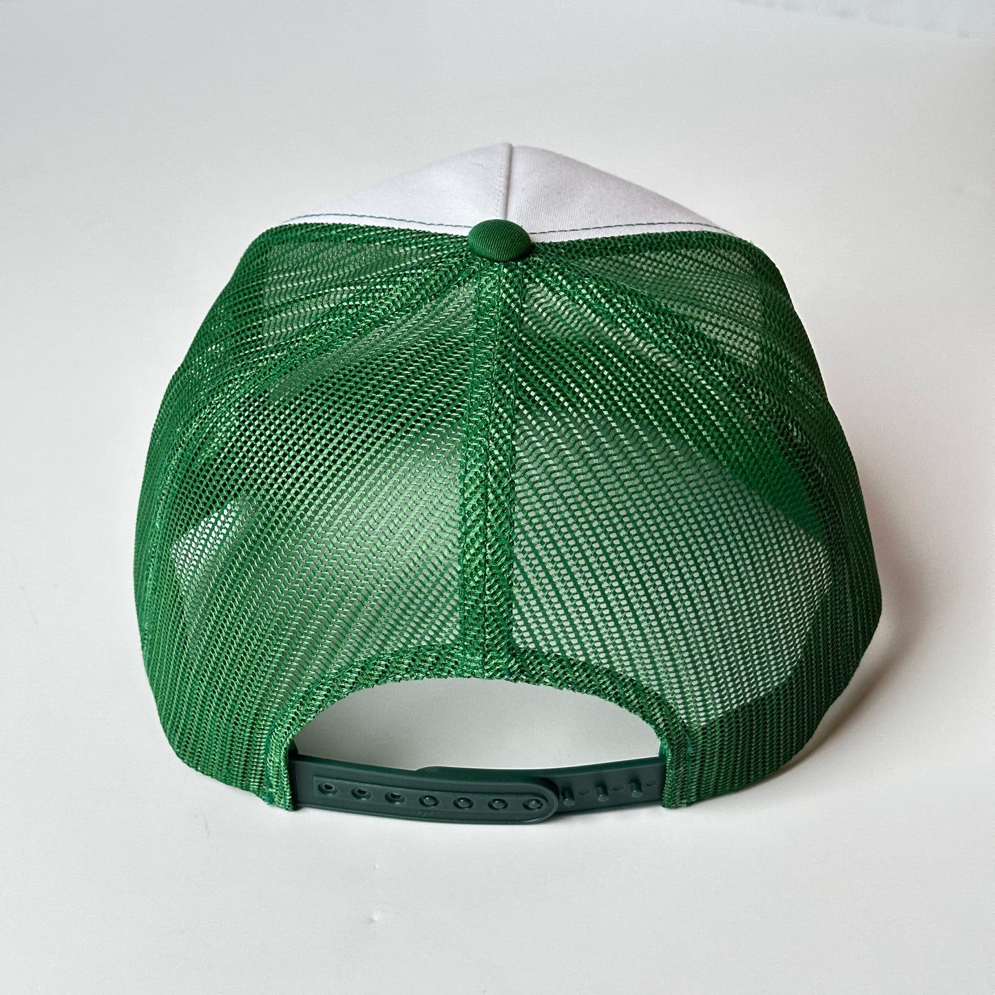 ESOKIO Kelly/ White Trucker SNAPBACK