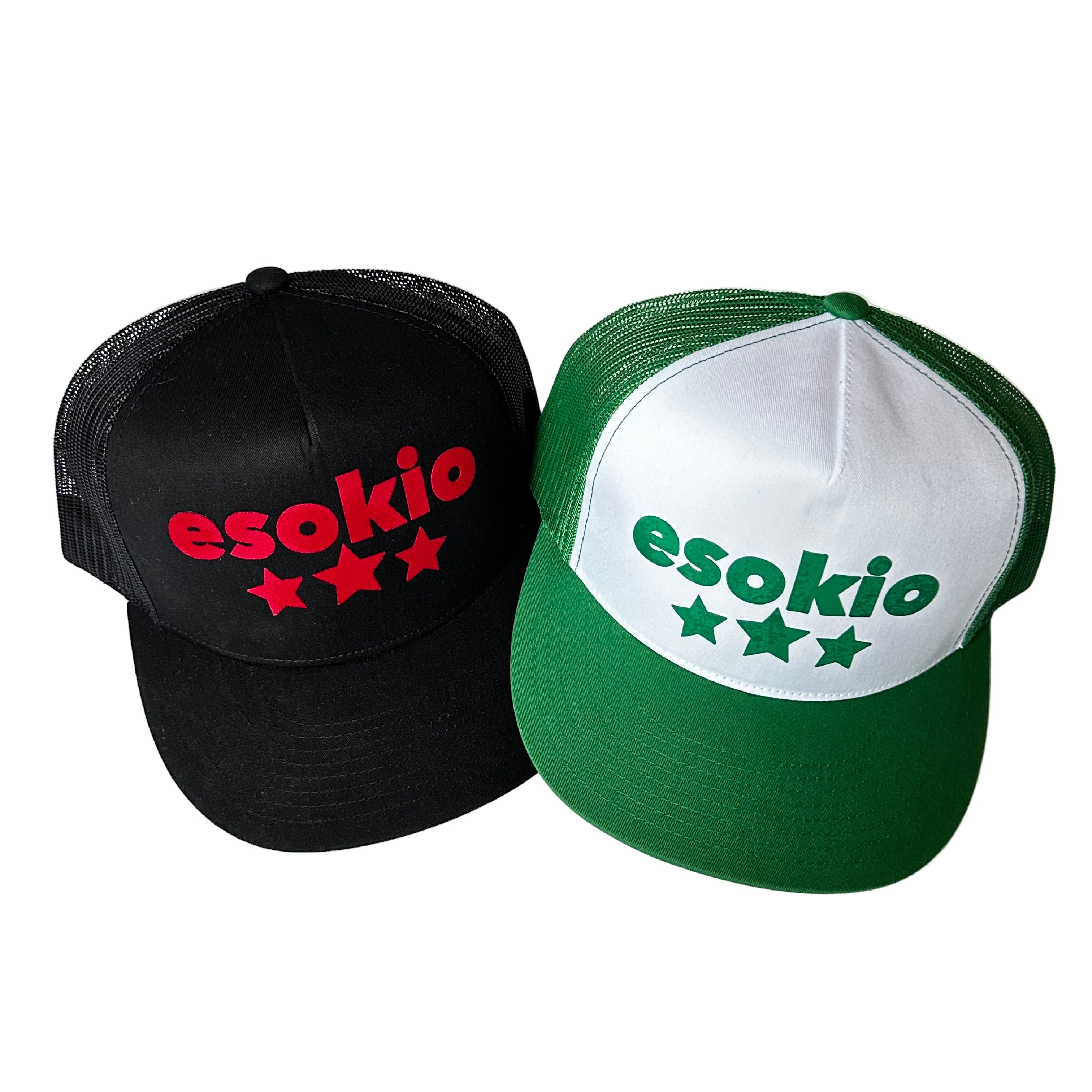 Two caps, one black and one green, with 'esokio' branding on a white background.